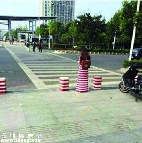 女生與隔離墩撞衫只怪個子不夠高裙子拖了地？隔離墩成精了