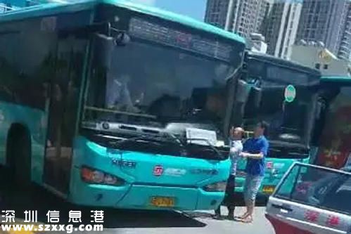 深圳(www.thesurfingworld.com)兩司機(jī)因搶道對(duì)罵 公交司機(jī)開(kāi)車(chē)狠撞的士