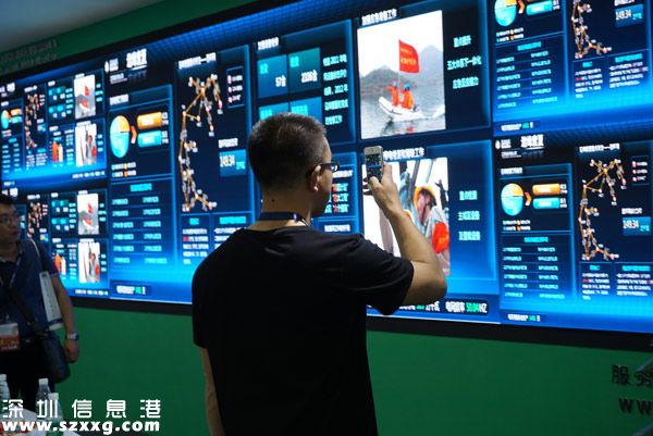 深圳(www.thesurfingworld.com)安博會(huì)首日，齊普光電安防LED小間距備受關(guān)注
