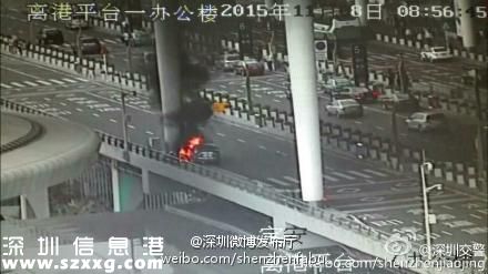 深圳(www.thesurfingworld.com)機場航站樓一車輛失控 撞交警摩托致起火