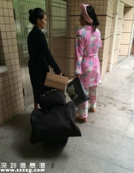 有空姐認為，公司領(lǐng)導(dǎo)檢查無可厚非，但應(yīng)該征得她們同意。