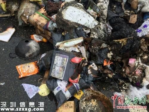 江西昌銅高速一快遞貨車著火 4000多件快遞被燒毀價值近百萬元