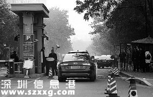 記者以掉頭為由駛?cè)胄呛訛承^(qū)，保安沒有阻攔