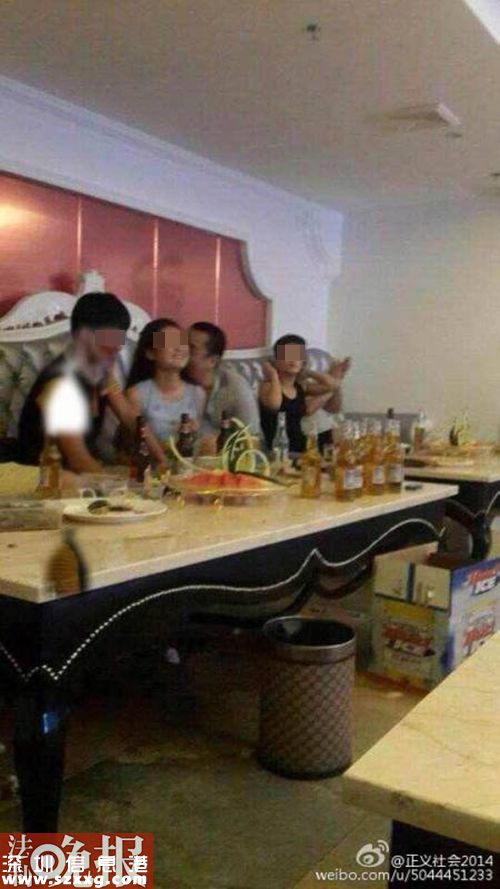 網(wǎng)曝福建法官親吻陪酒女 官方：確為其本人