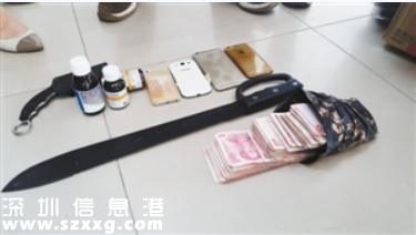 瘋狂小車深夜連撞5車致兩人受傷 車內(nèi)發(fā)現(xiàn)止咳水及砍刀