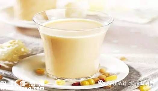 女子喝3年豆?jié){患乳房癌 醫(yī)生：女性不可盲目進(jìn)補(bǔ)