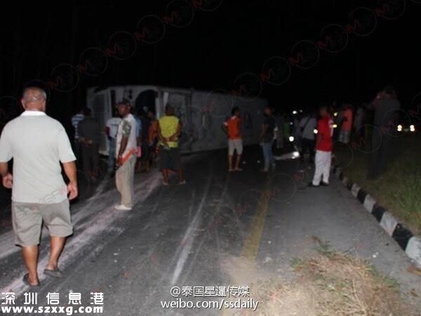 泰國旅游中巴翻車