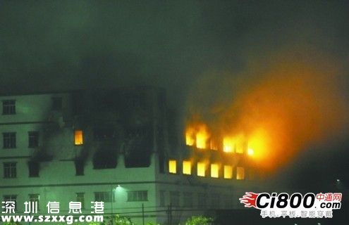 寶安電池廠突發(fā)大火 男子被困6樓最終解救