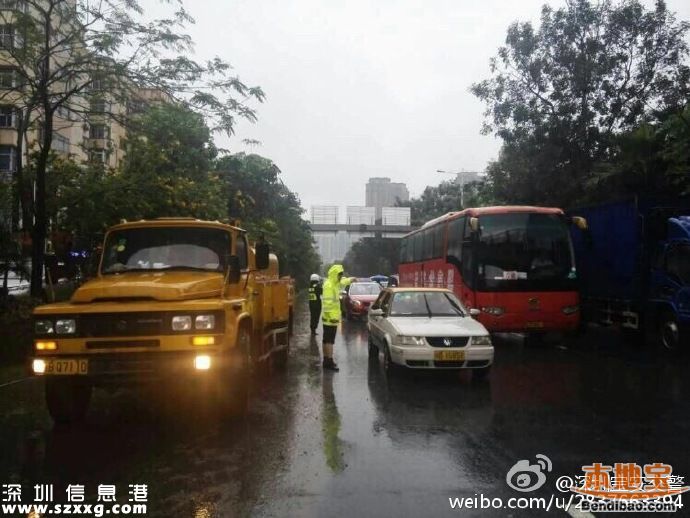 深圳暴雨為何不發(fā)布紅暴？上不上學(xué)家長很糾結(jié)