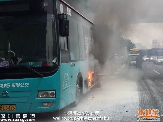 寶安323路公交車(chē)著火 又是五洲龍油電混合車(chē)
