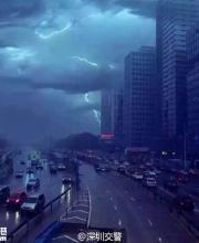 深圳暴雨為何不發(fā)布紅暴？上不上學(xué)家長很糾結(jié)