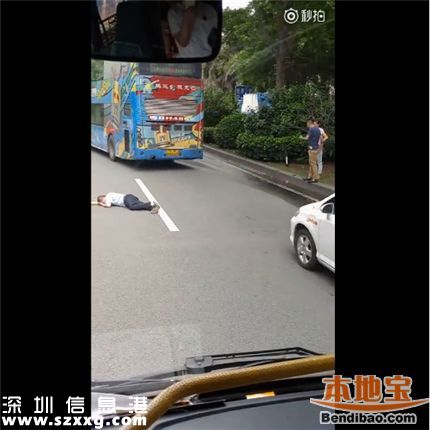 深圳小車司機打暈公交司機 網(wǎng)友斥協(xié)警不專業(yè)