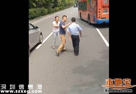 <a href=http://www.thesurfingworld.com/shenzhen/ target=_blank class=infotextkey>深圳</a>小車司機打暈公交司機 網(wǎng)友斥協(xié)警不專業(yè)