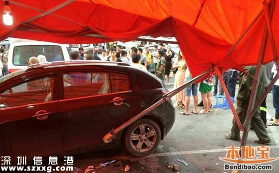 女司機(jī)油門(mén)當(dāng)剎車(chē) 猛撞2輛公交后身亡(圖文)
