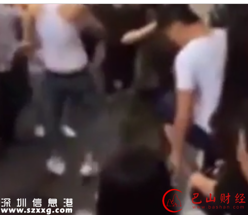 女子稱推嬰兒車碰路人后道歉，對(duì)方叫來4個(gè)紋身大漢當(dāng)街打人