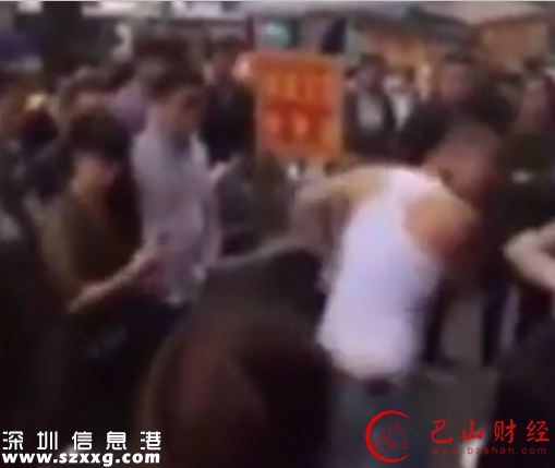女子稱推嬰兒車碰路人后道歉，對(duì)方叫來4個(gè)紋身大漢當(dāng)街打人