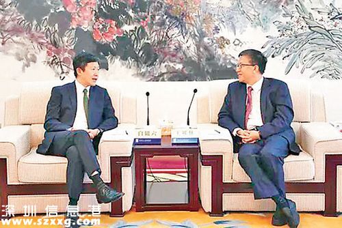 白韞六（左）與王雁林相談甚歡。來源