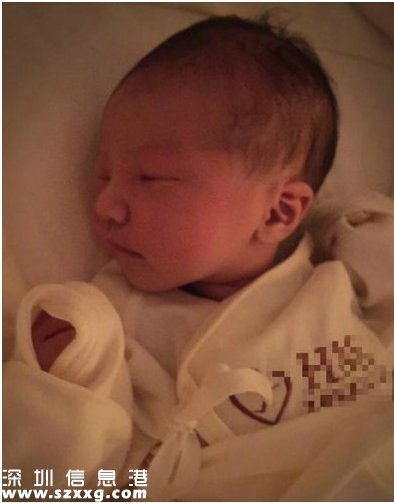 彭坦春曉曬女兒