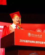 高校畢業(yè)典禮致辭金句集錦 校長也瘋狂