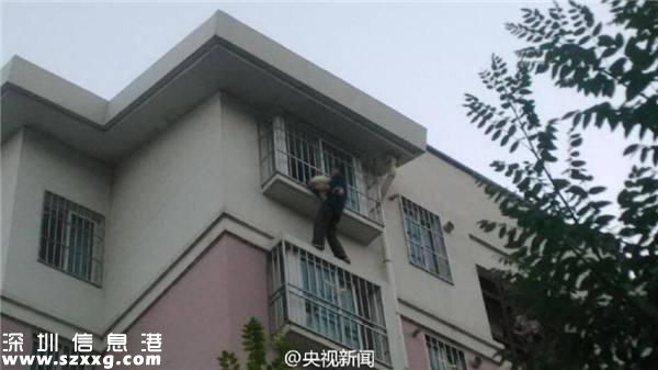 寧夏男孩被困半空 70歲老人在5樓將其托住直至被安全救出