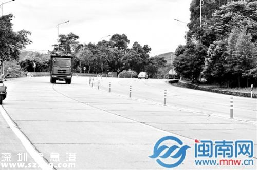 事故地點(diǎn)位于一個轉(zhuǎn)彎路段