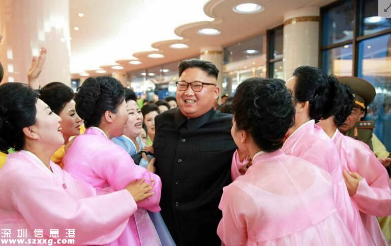 金正恩被軍嫂包圍 太熱情險(xiǎn)致金正恩摔倒