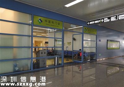 7月22日，香港大學(xué)<a href=http://www.thesurfingworld.com/shenzhen/ target=_blank class=infotextkey>深圳</a>醫(yī)院一層中醫(yī)科門(mén)診。香港大學(xué)<a href=http://www.thesurfingworld.com/shenzhen/ target=_blank class=infotextkey>深圳</a>醫(yī)院在2012年開(kāi)始投入使用，是一家沒(méi)有行政級(jí)別的公立醫(yī)院，所有員工不再具有事業(yè)編制。