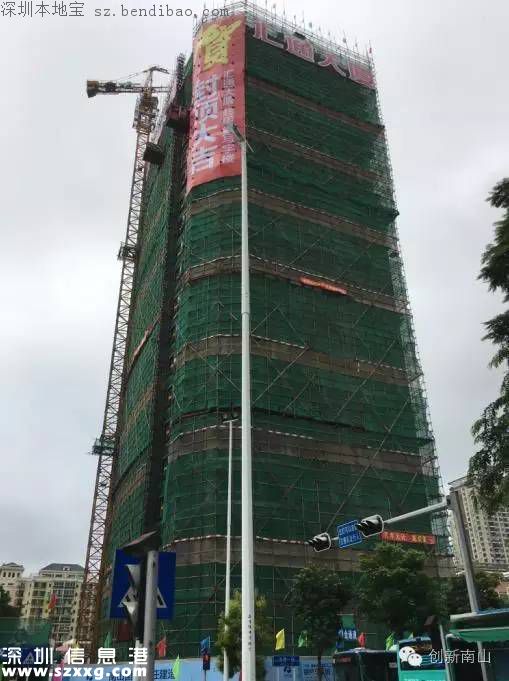 深圳最大立體停車塔群封頂 可提供500個(gè)停車位
