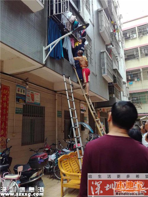 危急時刻！深圳2歲男童脖子被卡防護(hù)欄