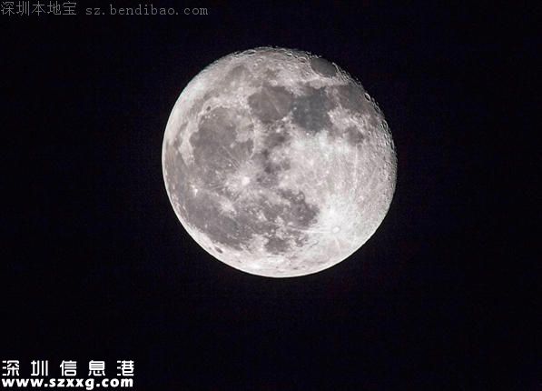 深圳網(wǎng)友曬自己拍的超級月亮 大寫的服！