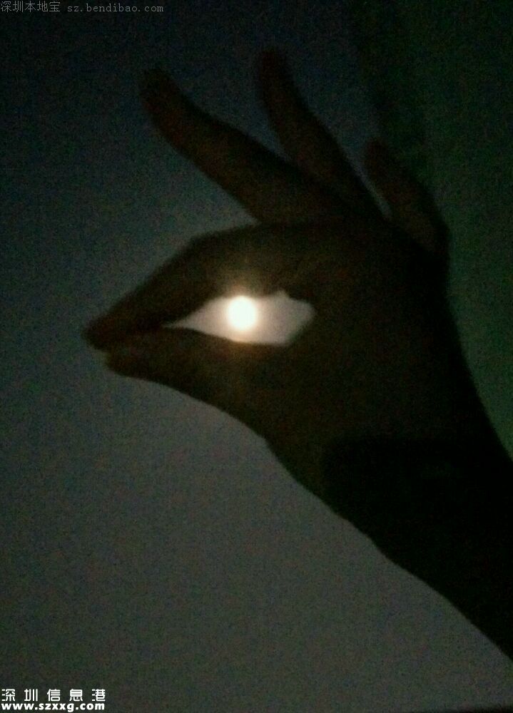 深圳網(wǎng)友曬自己拍的超級月亮 大寫的服！