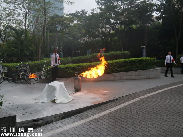 新城派出所組織重點(diǎn)單位開展消防演練