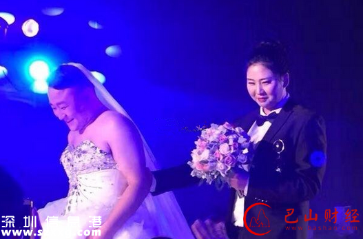 奇葩！南充小伙穿婚紗 迎娶帥氣新娘