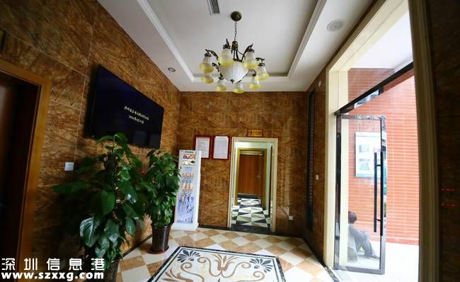 重慶現(xiàn)土豪公廁 可充電可擦鞋還有WIFII與電視(圖)
