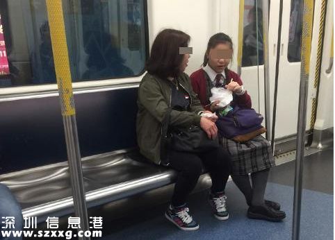 <a href=http://www.thesurfingworld.com/shenzhen/ target=_blank class=infotextkey>深圳</a>一母女地鐵上旁若無人飲食 全車廂人都走了