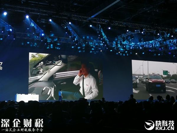 逆天！李彥宏乘坐百度無人車上路 主駕駛空無一人