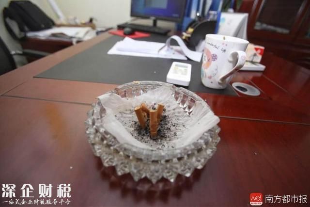深圳寫字樓里的陽(yáng)臺(tái)和個(gè)人辦公室都得禁煙！