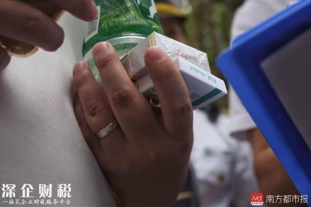 深圳寫字樓里的陽(yáng)臺(tái)和個(gè)人辦公室都得禁煙！