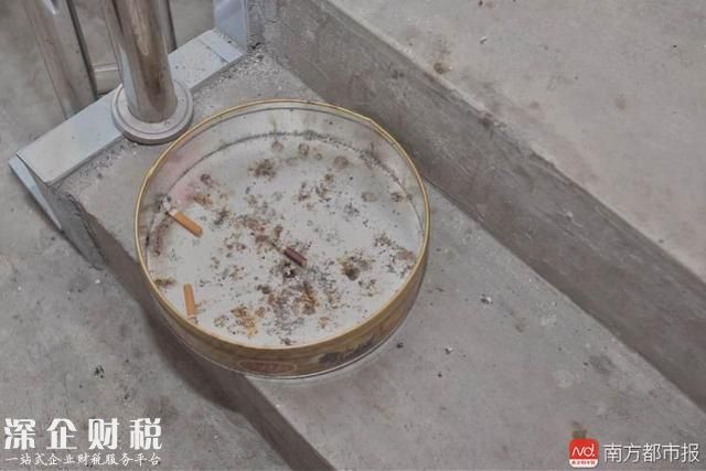 深圳寫字樓里的陽(yáng)臺(tái)和個(gè)人辦公室都得禁煙！