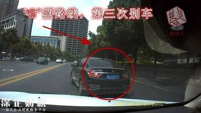 男子嫌前車禮讓行人影響行駛 超車后走S步9次別車