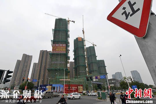 資料圖 一處商品房在建中。 中新社記者 呂明 攝