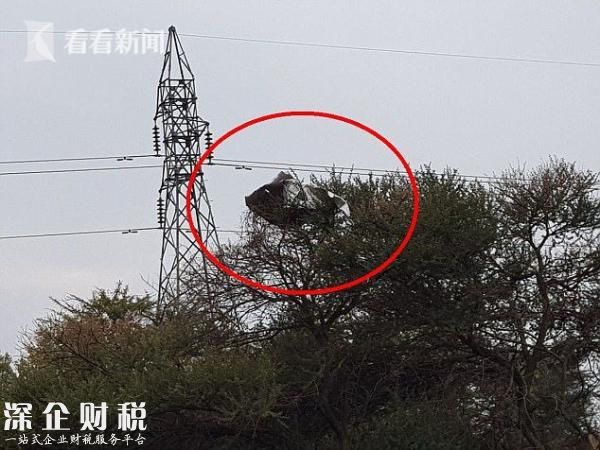 運(yùn)鈔車被劫匪炸開(kāi) 將運(yùn)鈔員拽下車后才按下起爆器