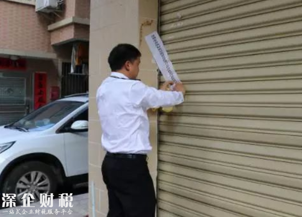 深圳一店鋪在廁所旁做鴨舌還無(wú)證無(wú)照