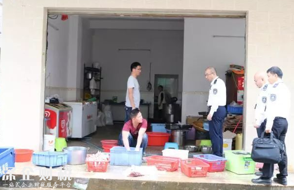 <a href=http://www.thesurfingworld.com/shenzhen/ target=_blank class=infotextkey>深圳</a>一店鋪在廁所旁做鴨舌還無(wú)證無(wú)照