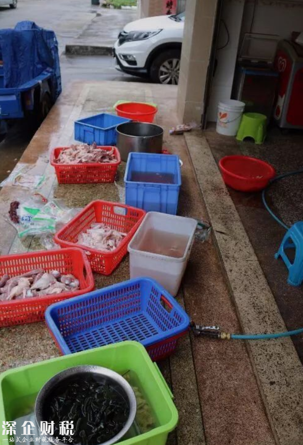 深圳一店鋪在廁所旁做鴨舌還無(wú)證無(wú)照